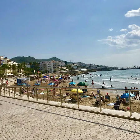 Seaside In Steps From Beaches With Private Patio 시체스