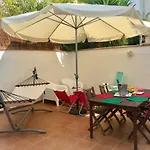 Seaside In Steps From Beaches With Private Patio