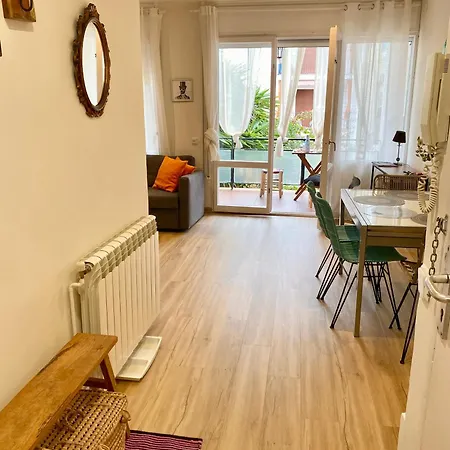 Seaside In Steps From Beaches With Private Patio *