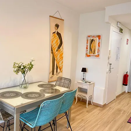 Apartment Seaside In Steps From Beaches With Private Patio