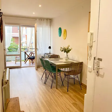Apartment Seaside In Steps From Beaches With Private Patio Sitges