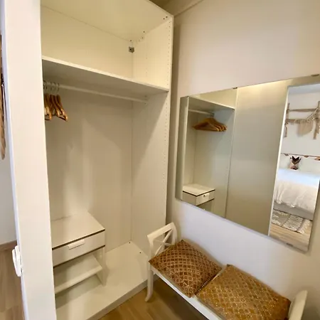 Seaside In Steps From Beaches With Private Patio Apartment