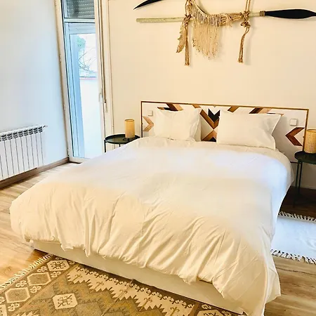 Seaside In Steps From Beaches With Private Patio *