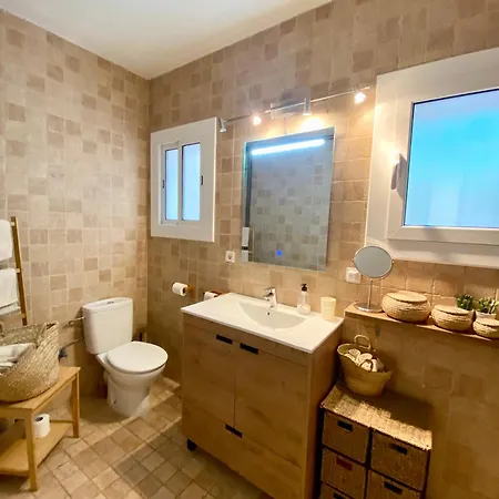 Seaside In Steps From Beaches With Private Patio *