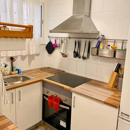 Seaside In Steps From Beaches With Private Patio Apartment