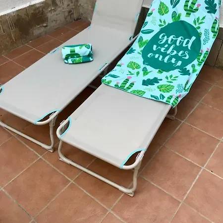 Seaside In Steps From Beaches With Private Patio *