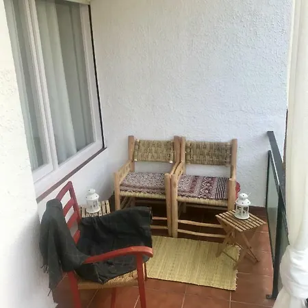 Apartment Seaside In Steps From Beaches With Private Patio *