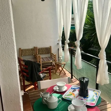 Seaside In Steps From Beaches With Private Patio *