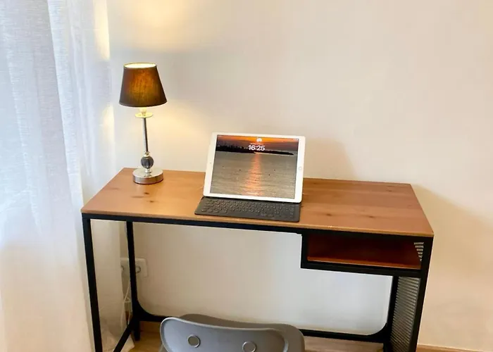 Seaside In Steps From Beaches With Private Patio 公寓