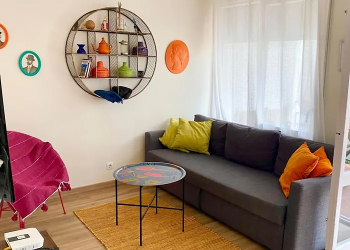 Seaside In Steps From Beaches With Private Patio