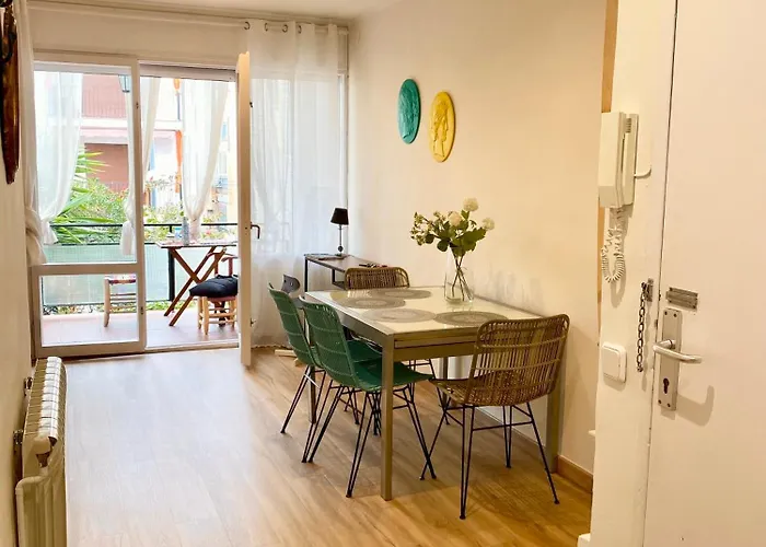 Apartament Seaside In Steps From Beaches With Private Patio Sitges