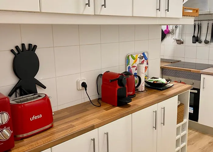 Seaside In Steps From Beaches With Private Patio 锡切斯