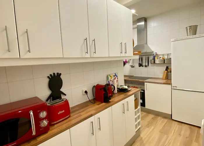 Seaside In Steps From Beaches With Private Patio