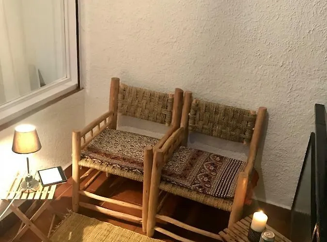 Seaside In Steps From Beaches With Private Patio