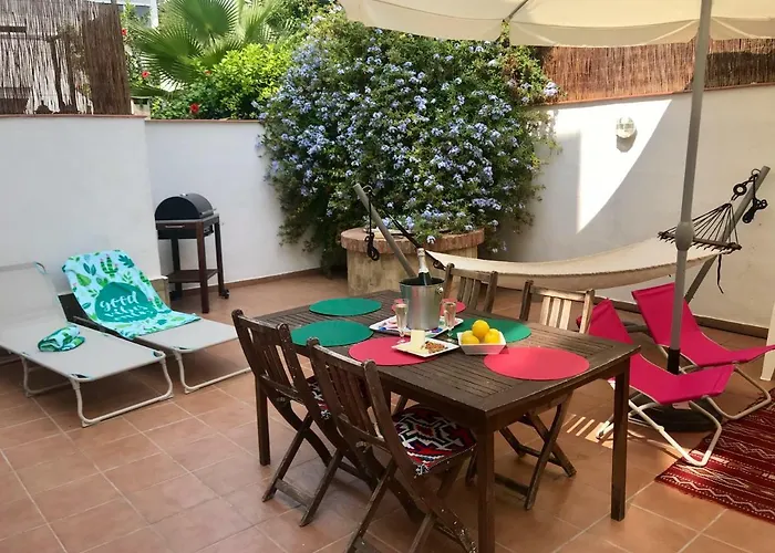 Seaside In Steps From Beaches With Private Patio Sitges