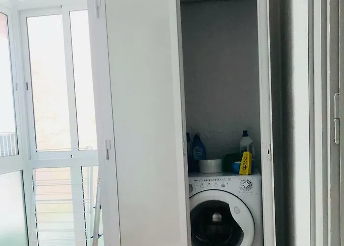 Seaside In Steps From Beaches With Private Patio 公寓 *