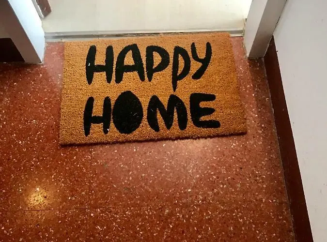 Seaside In Steps From Beaches With Private Patio