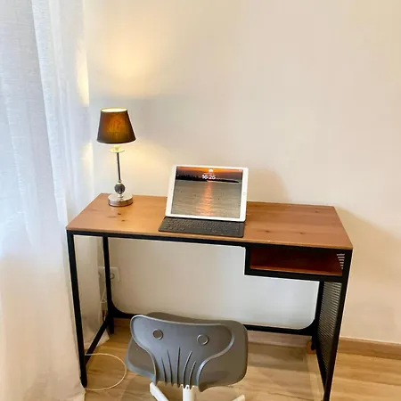 Seaside In Steps From Beaches With Private Patio Apartament