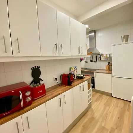 Seaside In Steps From Beaches With Private Patio