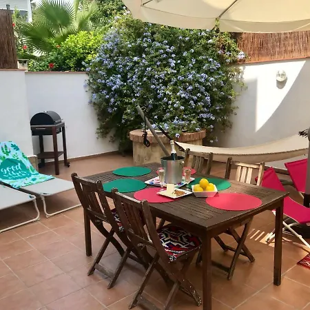 Seaside In Steps From Beaches With Private Patio Sitges