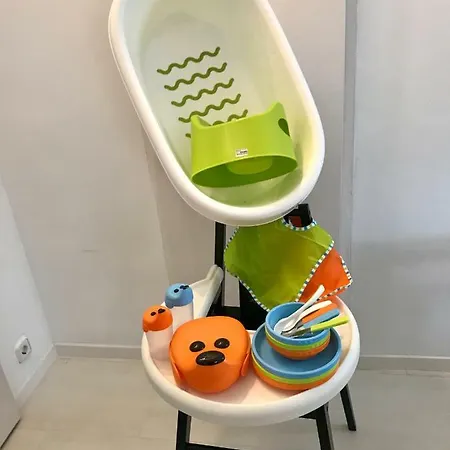 Seaside In Steps From Beaches With Private Patio