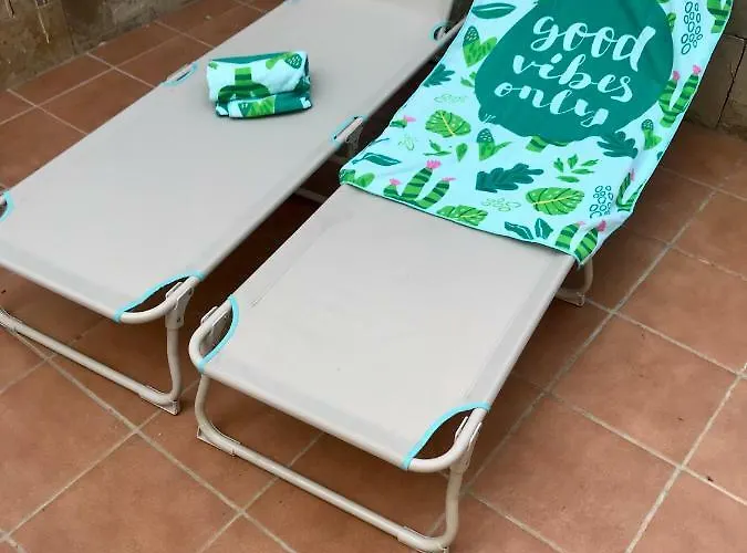 Seaside In Steps From Beaches With Private Patio *