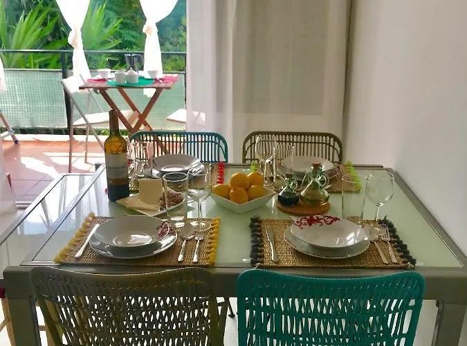 Seaside In Steps From Beaches With Private Patio Appartamento *